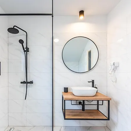 アパート & Klemenc