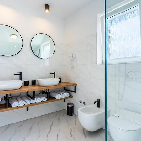 & Klemenc * ツレス