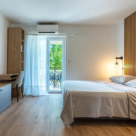 Apartment & Klemenc *