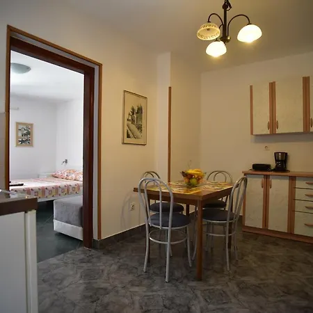 & Klemenc Cres