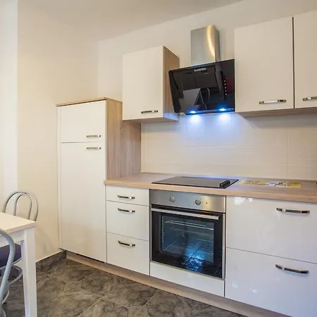 Apartment & Klemenc *