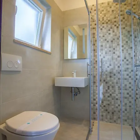 Appartement & Klemenc Cres