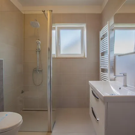 & Klemenc Appartement Cres